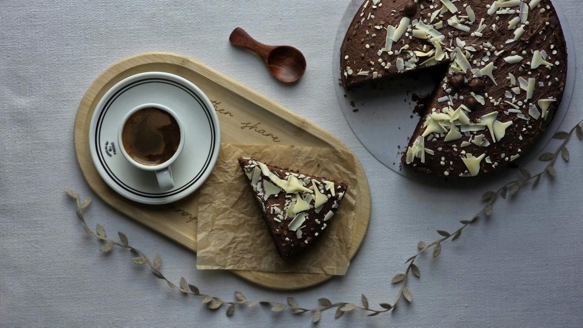 Courgette et moelleux : la chimie secrète d’un gâteau chocolat sans beurre ni sucre raffiné — part de gâteau chocolat courgette