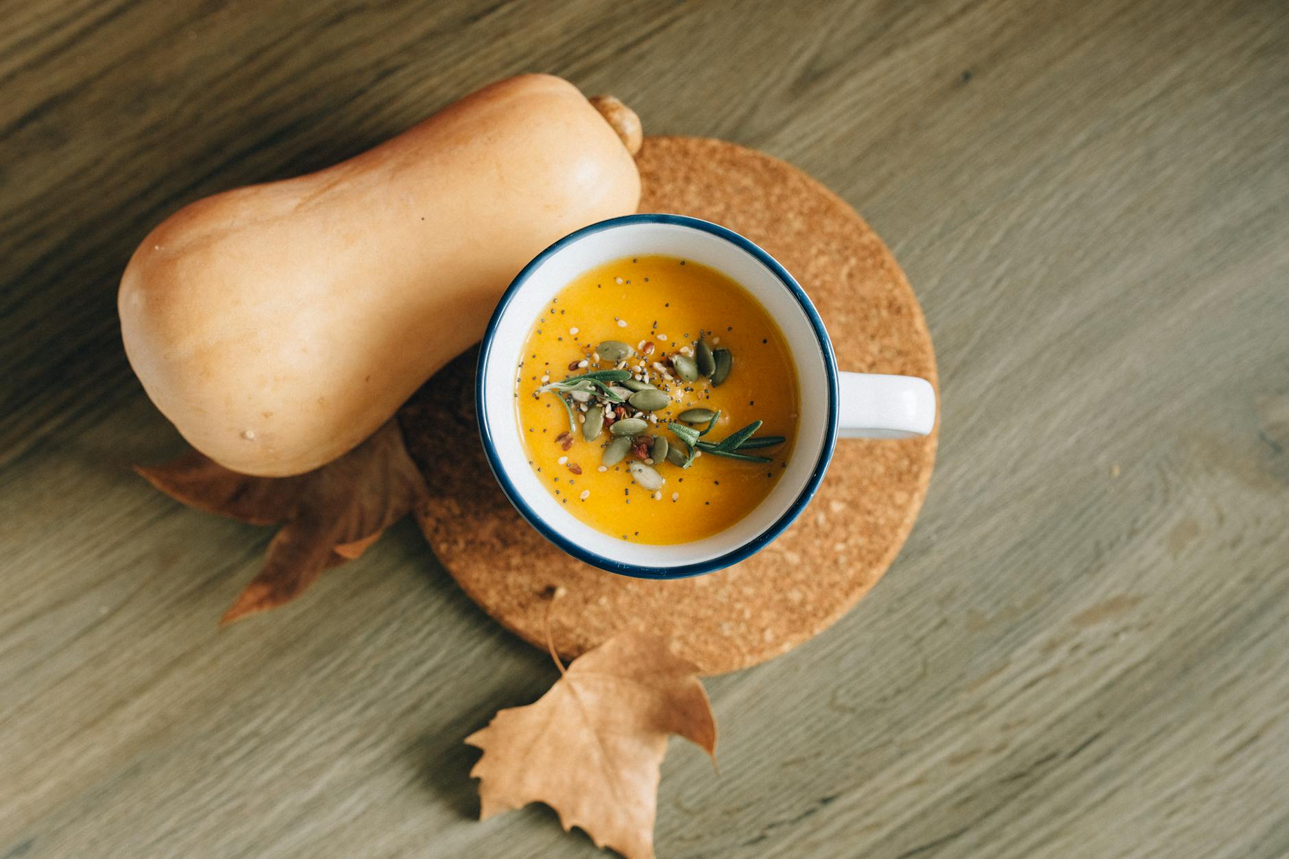 Purée de butternut Thermomix sans pomme de terre : principe, intérêt et profil de goût — bol de purée de butternut