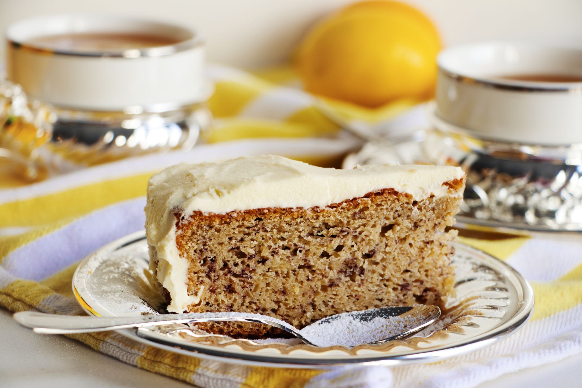 Gâteau au nature moelleux la — part de gâteau vanille moelleux avec glaçage