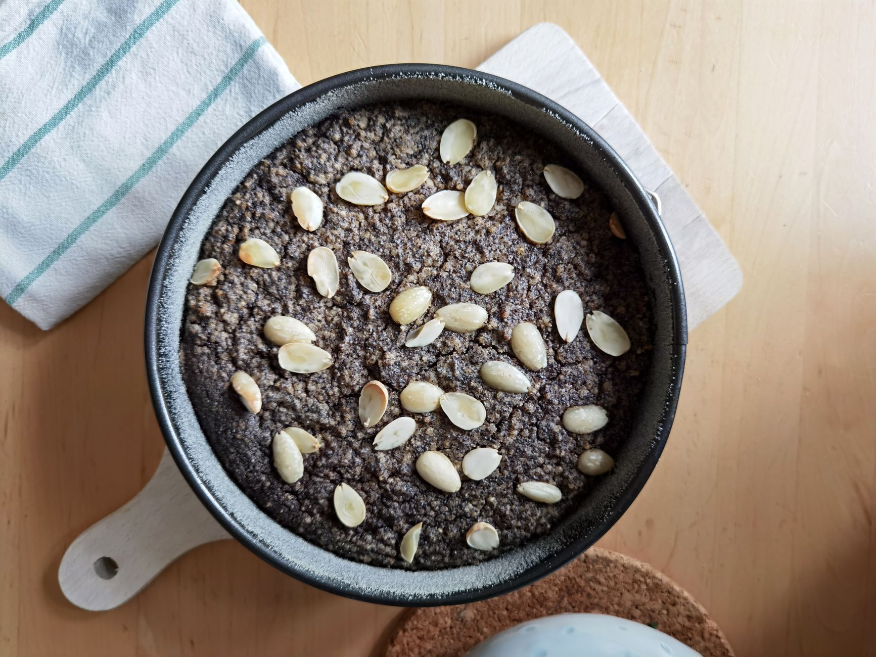 Recette familiale du gâteau moelleux aux poires et aux amandes : la base à maîtriser — part de gâteau moelleux poires amandes