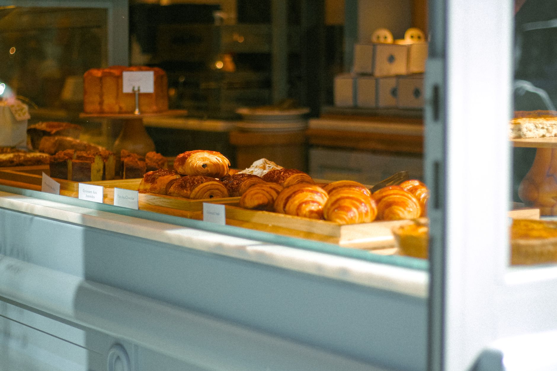 Pâtisserie Da Silva à Loperhet — vitrine de pâtisserie artisanale