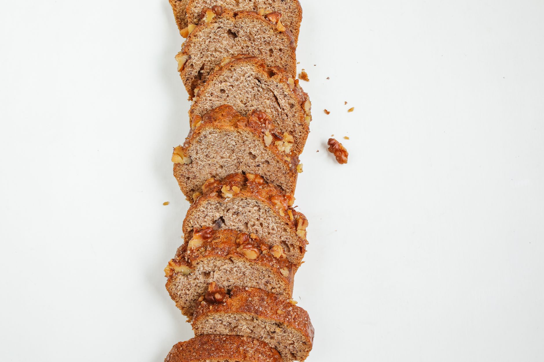Ingrédients et astuces pour un gâteau à la banane vraiment moelleux — tranche de gâteau à la banane moelleux
