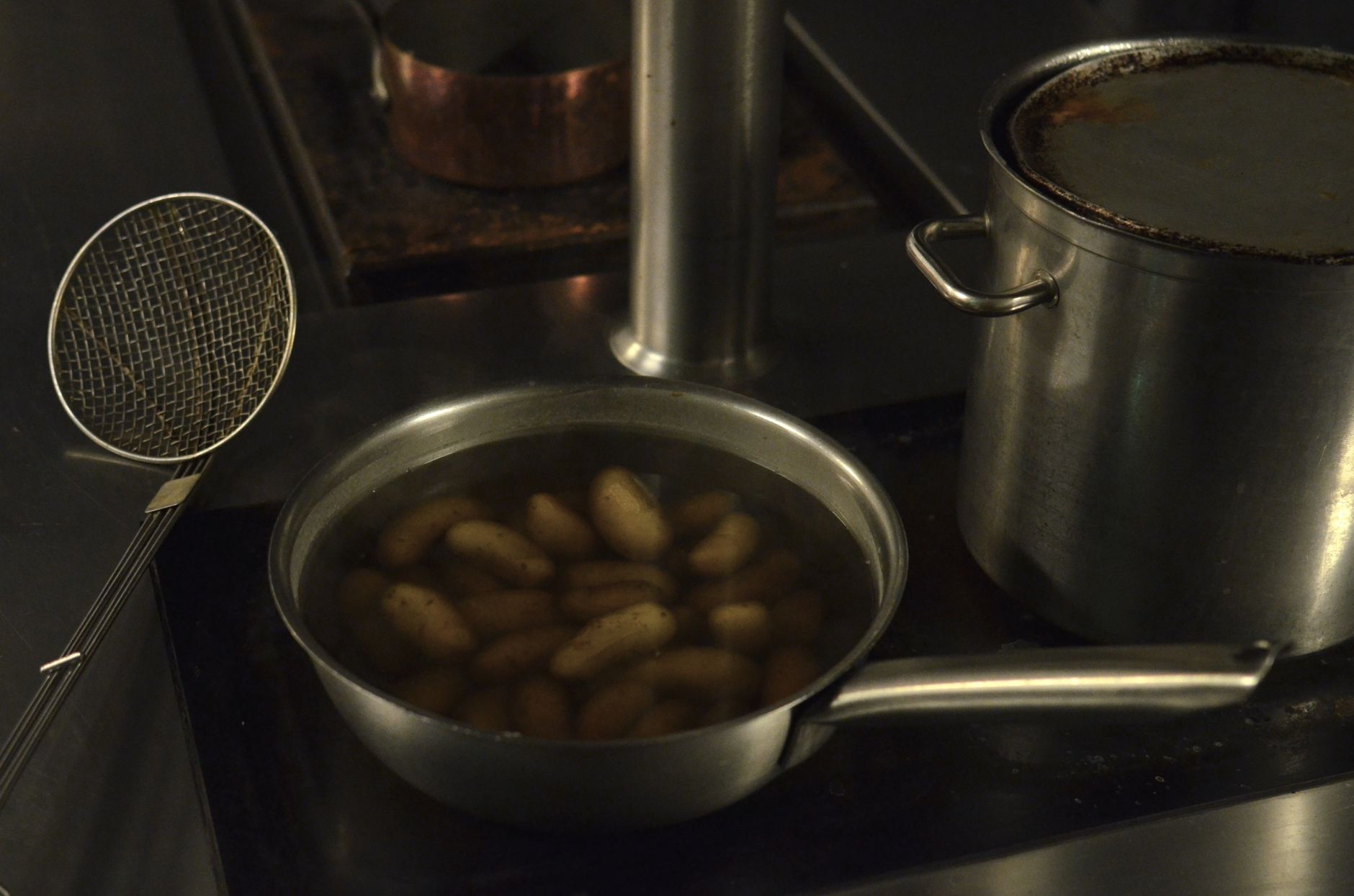 Bien choisir et préparer les pommes de terre grenaille — pommes de terre grenaille en cuisson