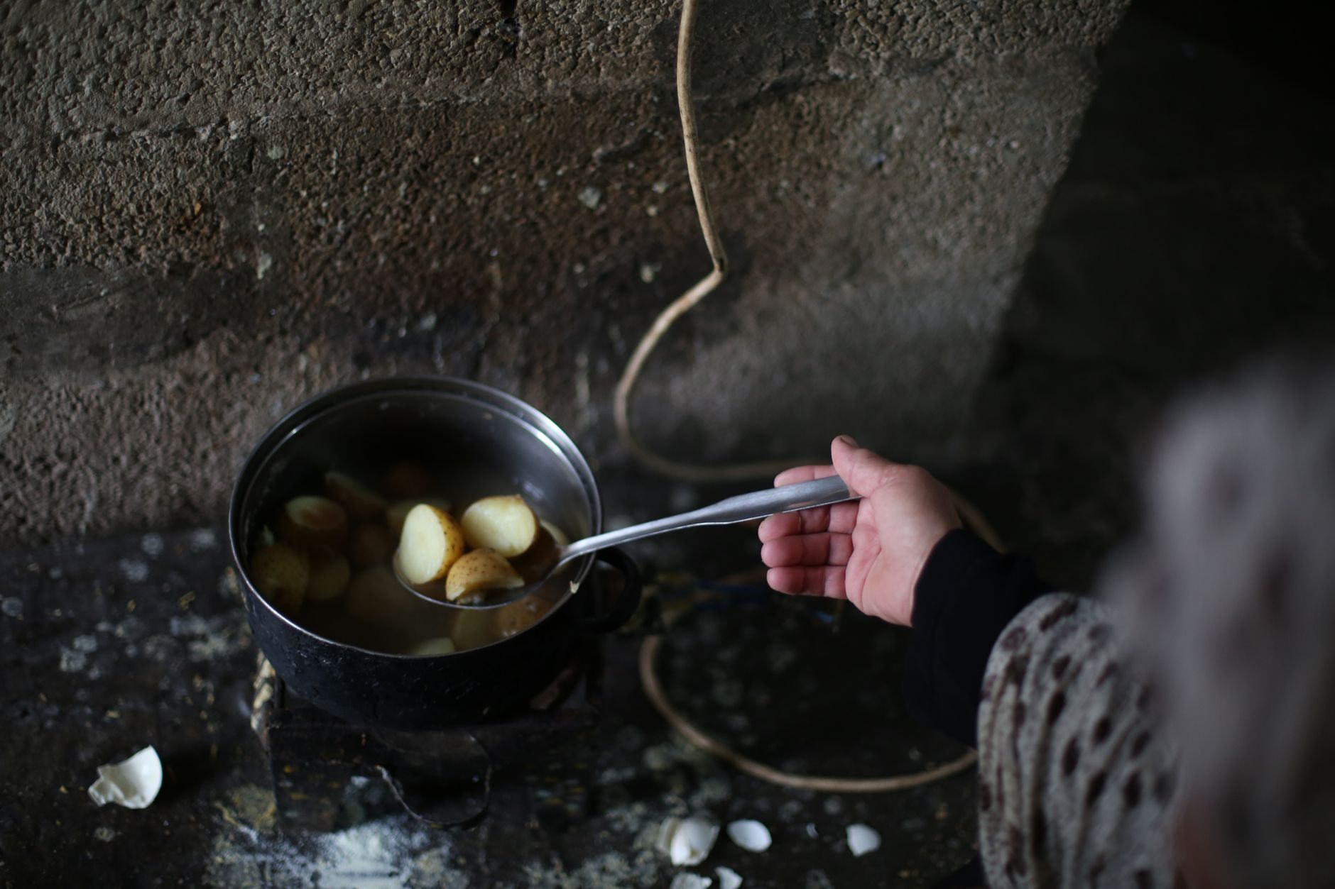 Cuire des pommes de terre — pommes de terre grenaille en cuisson