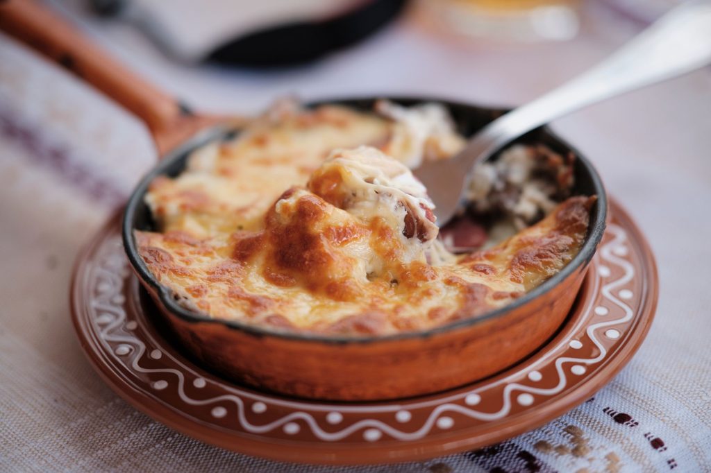 Tartiflette façon grand-mère la vraie — tartiflette savoyarde avec reblochon